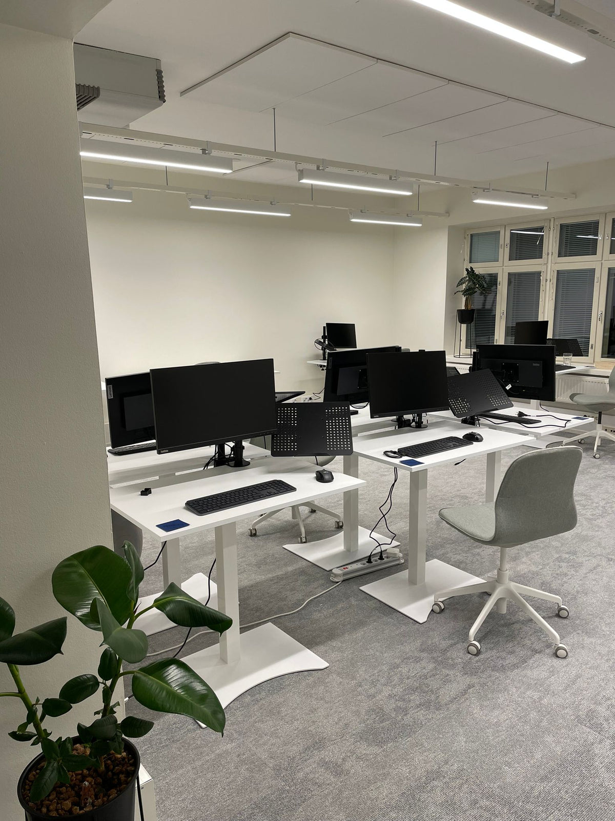 4BUSINESS | Height adjustable desk