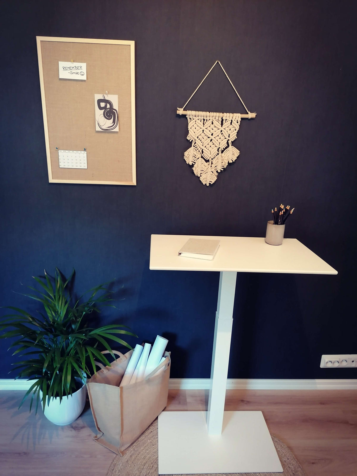 MAHTUVA M 68x40 | Height adjustable desk