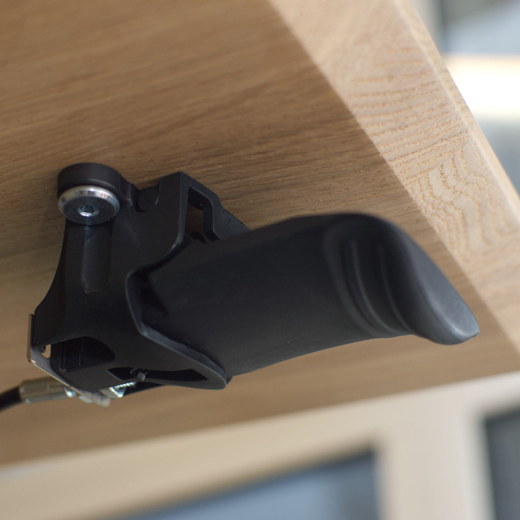 Height adjustable desk Mahtuva from SELKAstore is easily adjusted